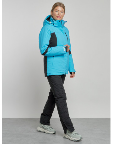 Женский горнолыжный костюм для зимних видов спорта.