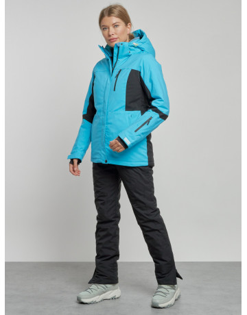 Женский горнолыжный костюм для зимних видов спорта.