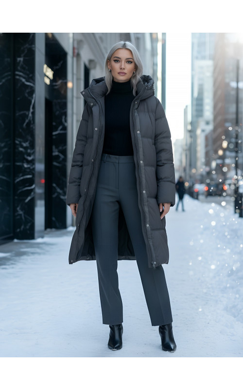Длинный женский пуховик с капюшоном для зимы.