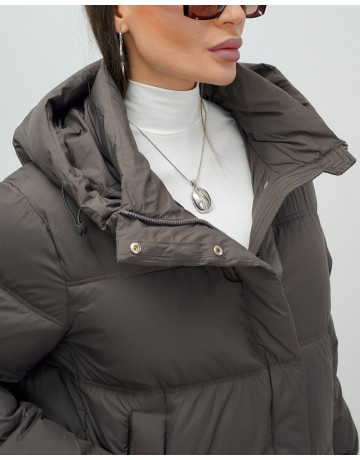 Длинный женский пуховик с капюшоном для зимы.