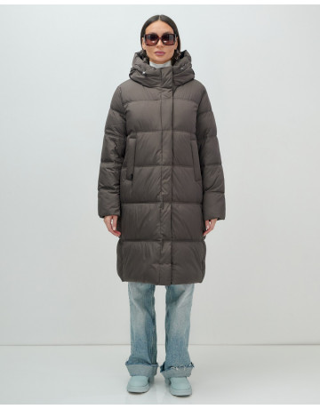 Длинный женский пуховик с капюшоном для зимы.