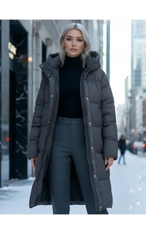 Длинный женский пуховик с капюшоном для зимы.