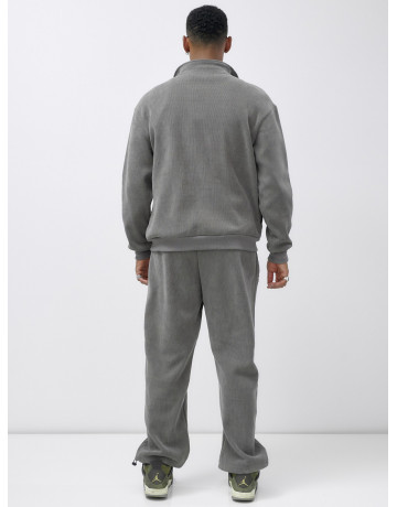 Утеплённый спортивный костюм для мужчин.