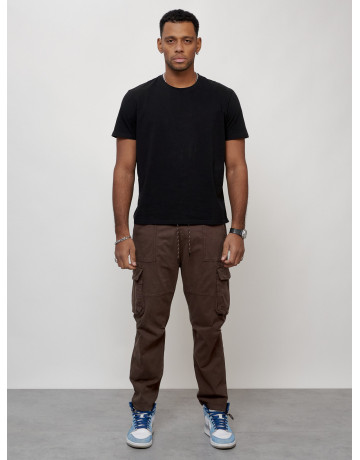 Мужские брюки зауженного кроя.