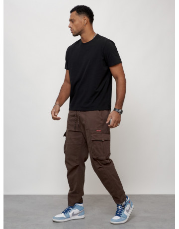 Мужские брюки зауженного кроя.