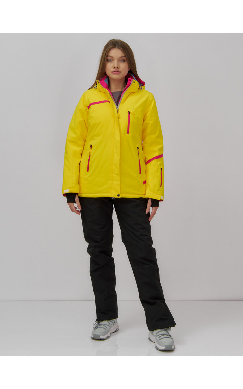 Женская горнолыжная куртка: идеальная посадка и тепло.