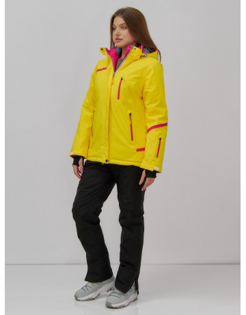 Женская горнолыжная куртка: идеальная посадка и тепло.