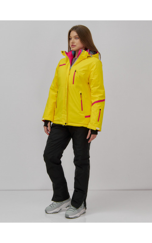 Женская горнолыжная куртка: идеальная посадка и тепло.