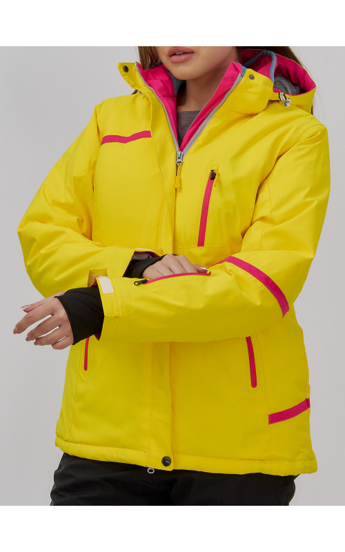 Женская горнолыжная куртка: идеальная посадка и тепло.