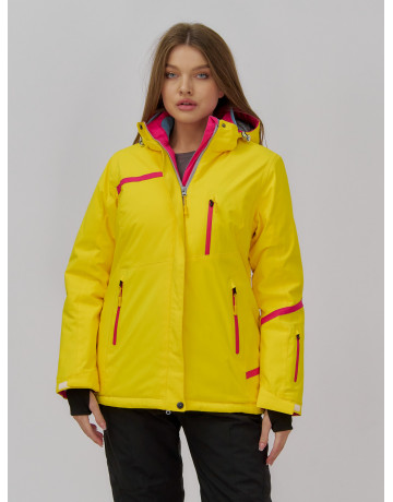 Женская горнолыжная куртка: идеальная посадка и тепло.