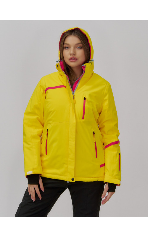 Женская горнолыжная куртка: идеальная посадка и тепло.