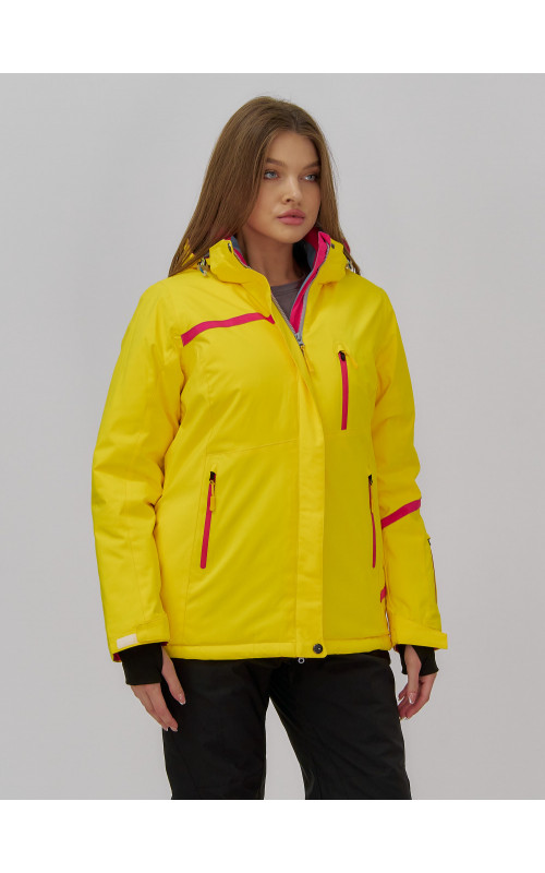 Женская горнолыжная куртка: идеальная посадка и тепло.