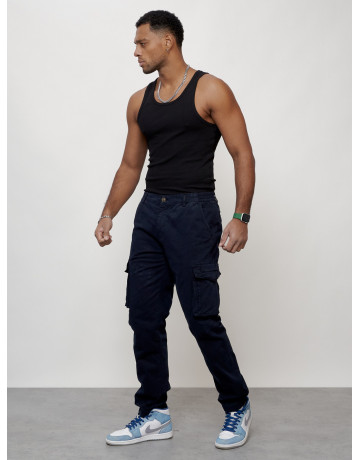 Мужские брюки зауженного кроя.