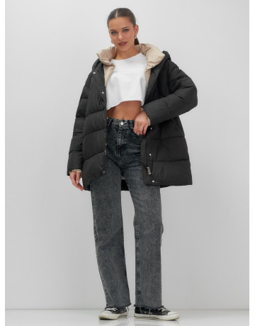 Утеплённый женский пуховик большого размера с капюшоном.