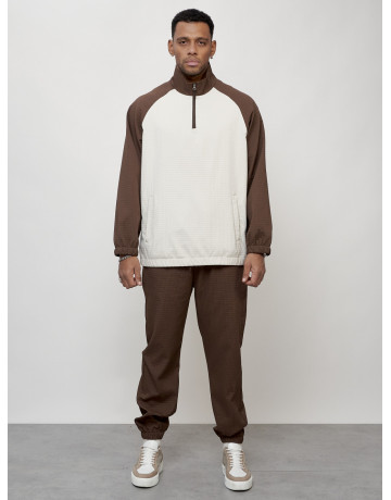 Мужской спортивный костюм для активного отдыха и повседневной носки.