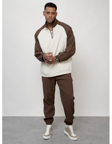 Мужской спортивный костюм для активного отдыха и повседневной носки.