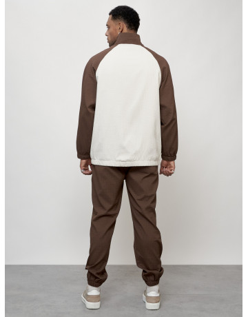 Мужской спортивный костюм для активного отдыха и повседневной носки.