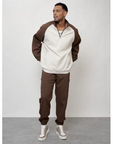 Мужской спортивный костюм для активного отдыха и повседневной носки.