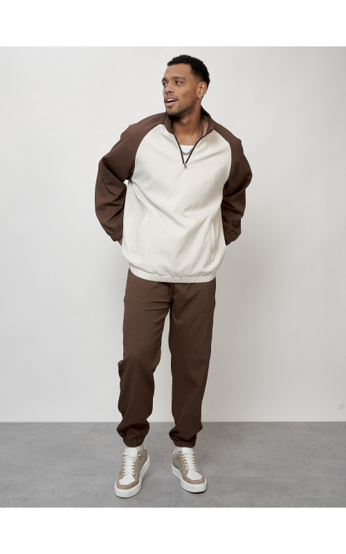 Мужской спортивный костюм для активного отдыха и повседневной носки.