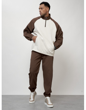 Мужской спортивный костюм для активного отдыха и повседневной носки.