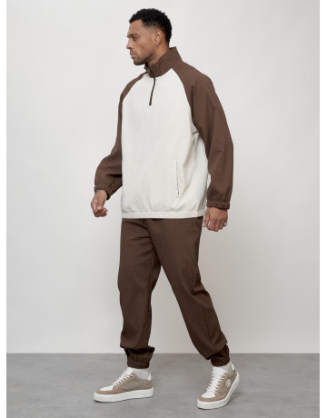 Мужской спортивный костюм для активного отдыха и повседневной носки.