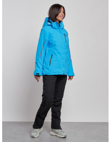 Женский горнолыжный костюм для зимних прогулок и спорта.