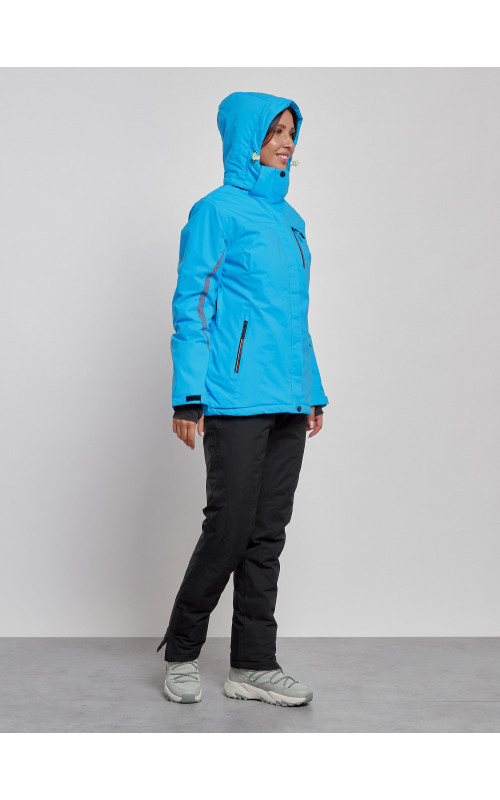 Женский горнолыжный костюм для зимних прогулок и спорта.