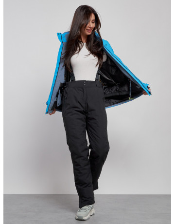 Женский горнолыжный костюм для зимних прогулок и спорта.