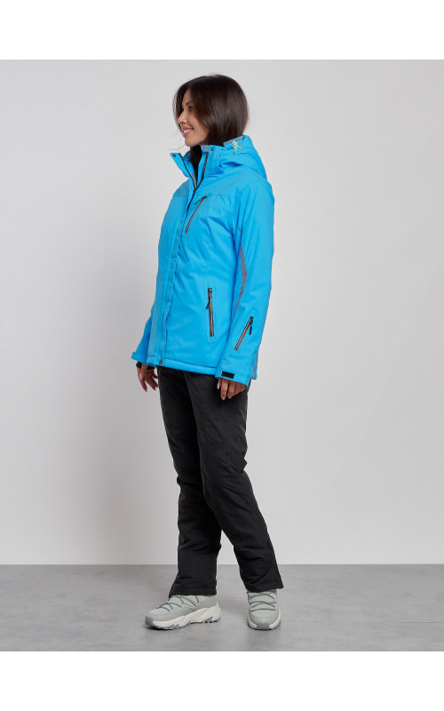 Женский горнолыжный костюм для зимних прогулок и спорта.