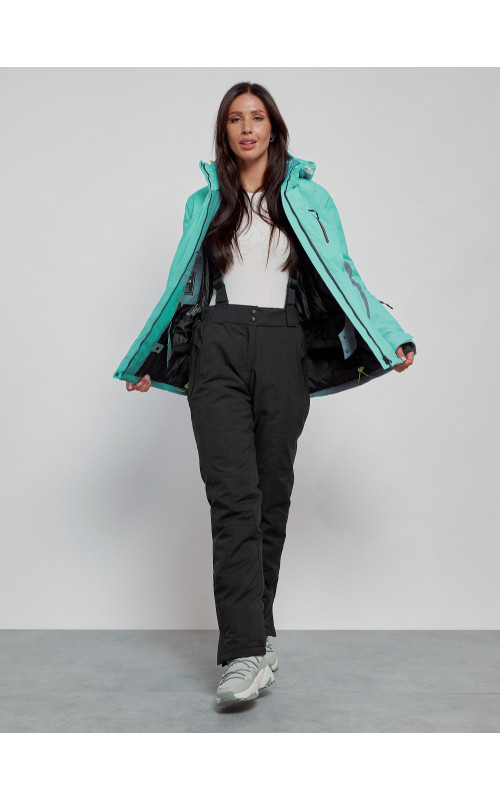 Женский горнолыжный костюм для зимних прогулок и спорта.