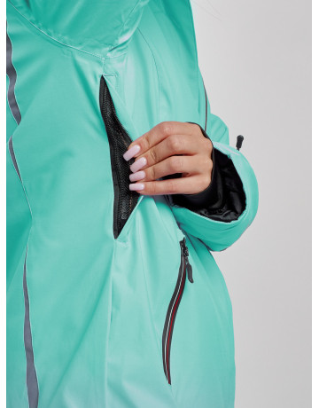 Женский горнолыжный костюм для зимних прогулок и спорта.