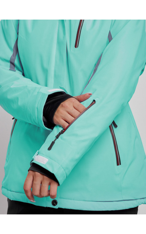 Женский горнолыжный костюм для зимних прогулок и спорта.