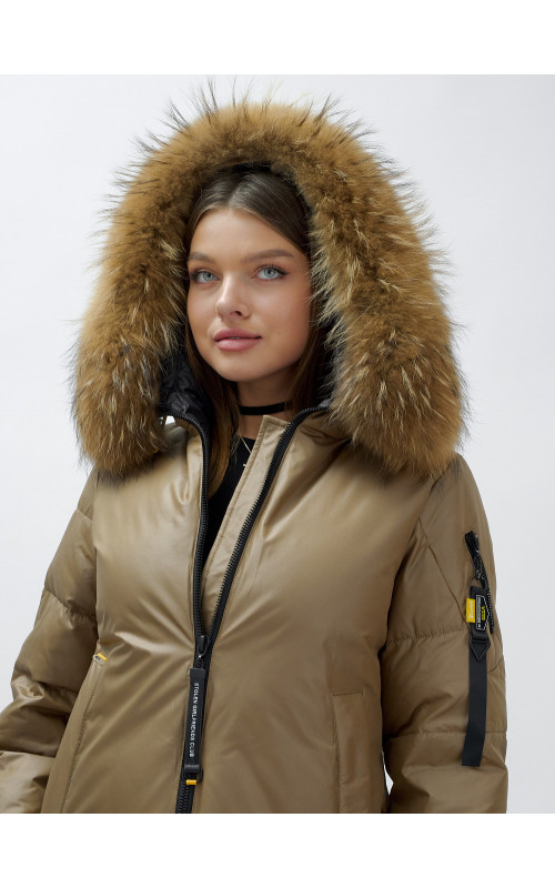 Пуховик женский зимний с мехом енот премиум коричневый в Тюмени