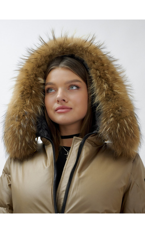 Пуховик женский зимний с мехом енот премиум коричневый в Тюмени