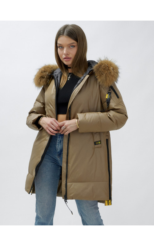 Пуховик женский зимний с мехом енот премиум коричневый в Тюмени