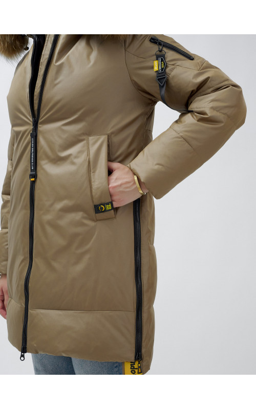 Пуховик женский зимний с мехом енот премиум коричневый в Тюмени