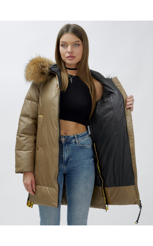 Пуховик женский зимний с мехом енот премиум коричневый в Тюмени