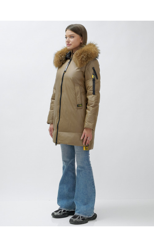 Пуховик женский зимний с мехом енот премиум коричневый в Тюмени