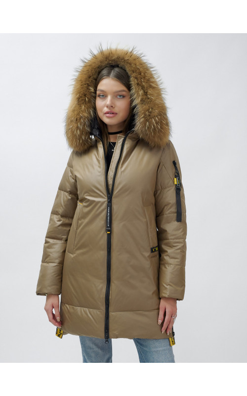 Пуховик женский зимний с мехом енот премиум коричневый в Тюмени