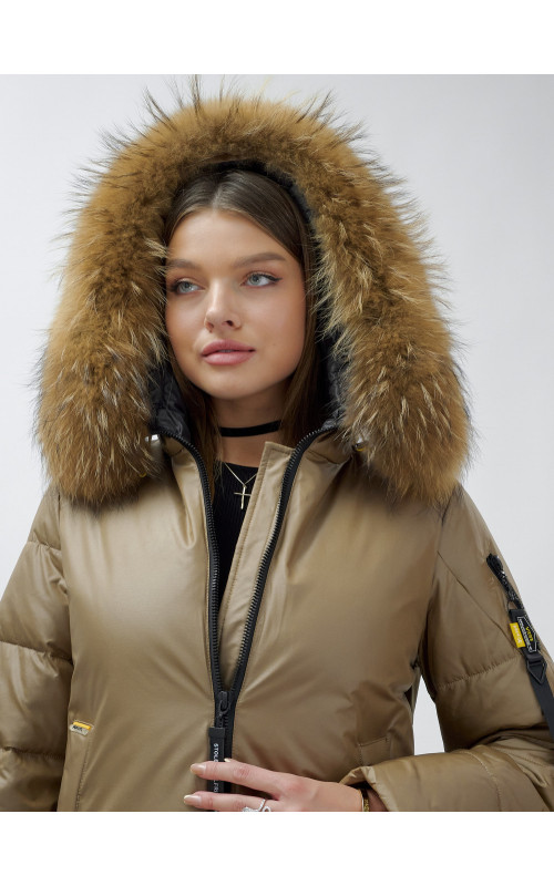 Пуховик женский зимний с мехом енот премиум коричневый в Тюмени