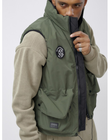 Мужская утеплённая жилетка, стиль и комфорт.