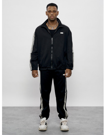 Мужской спортивный костюм.