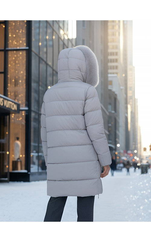 Длинный зимний пуховик с мехом песца.