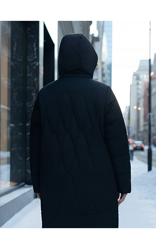 Длинный зимний пуховик для женщин больших размеров.