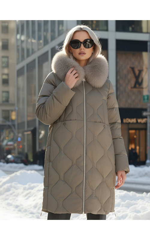 Длинный зимний пуховик с мехом песца.