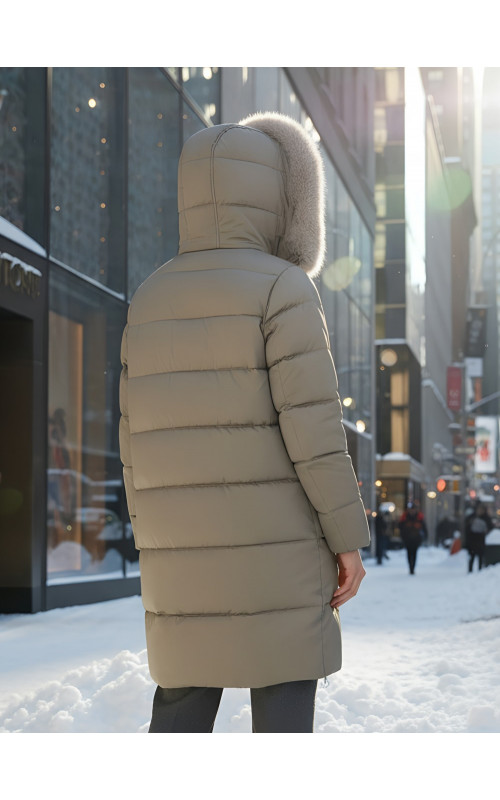 Длинный зимний пуховик с мехом песца.