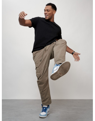 Мужские брюки зауженного кроя.