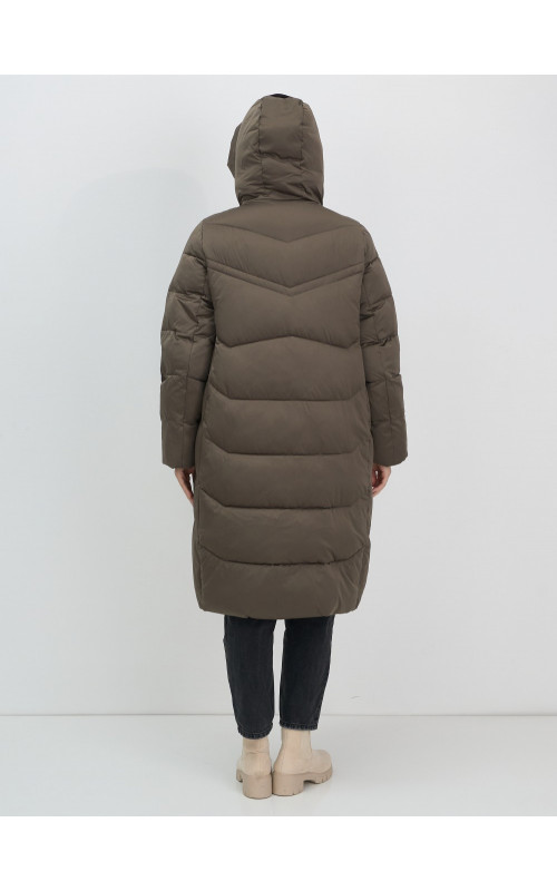 Длинный пуховик для женщин с капюшоном.