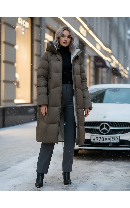 Длинный пуховик для женщин с капюшоном.