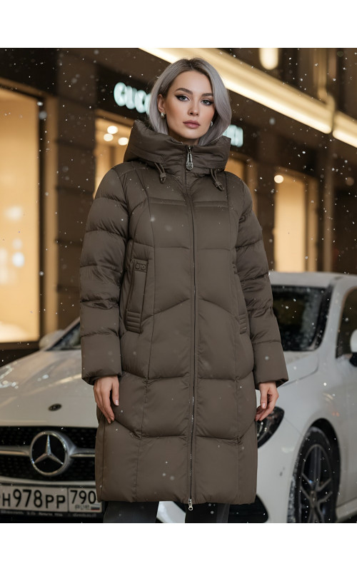 Длинный пуховик для женщин с капюшоном.